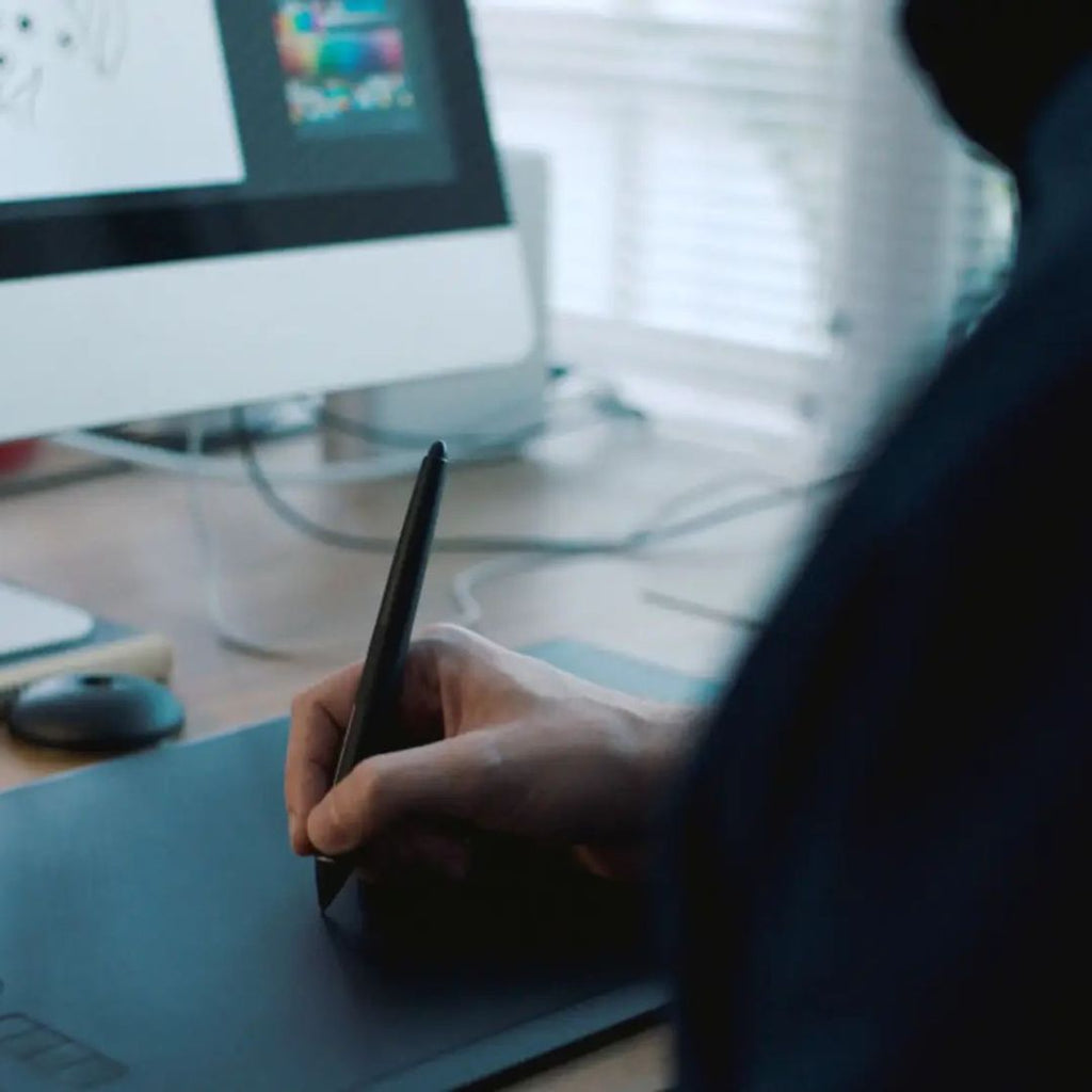 Wacom - Intuos Pro Pen Drawing Tablet (Medium) - Black - PTH660 - Image 4