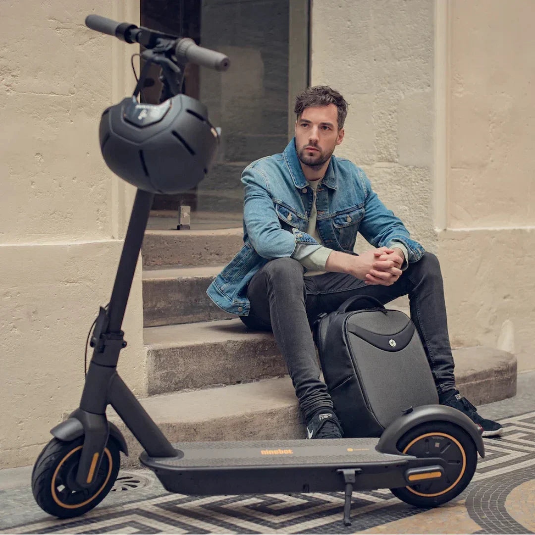 Segway - Max G30P Electric Kick Scooter Foldable Electric Scooter w/40.4 Max Operating Range & 18.6 mph Max Speed - Black - MAX-G30P - Excellent Condition