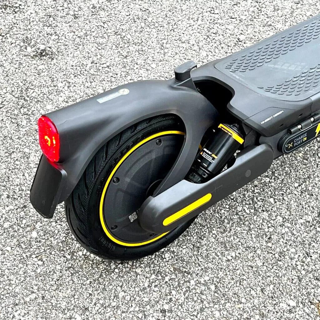 Segway - Max G2 Electric Kick Scooter Foldable w/ 43 Mile Range and 22 MPH Max Speed - Black - Good Condition - Image 2