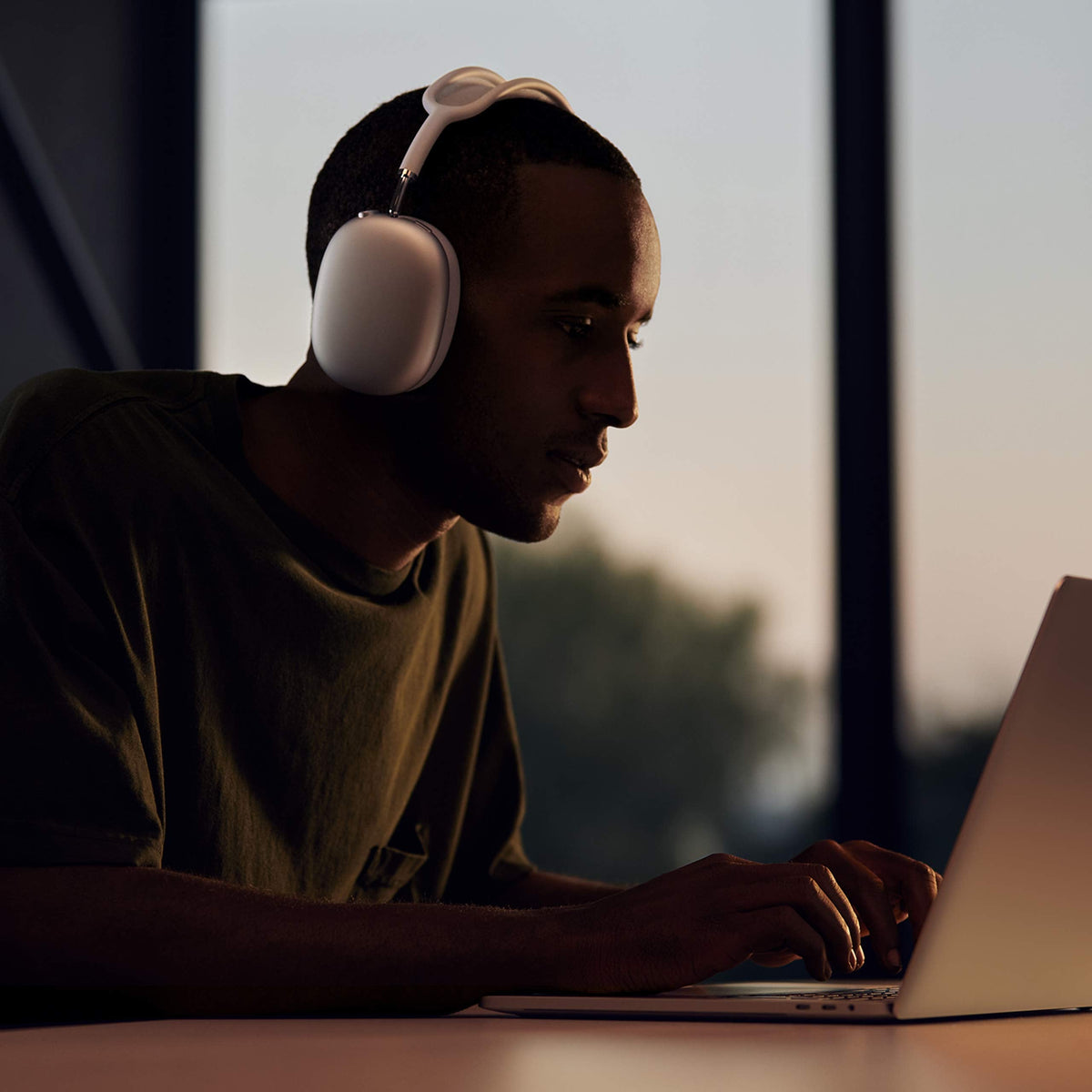 Apple AirPods Max - Pink - MGYM3AM/A - Image 4